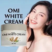 Omicare Organics Skin Glow And Whitening Cream 50 Gm Pack Of 1-thumb3