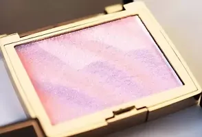 Make Highlighter Shimmering Powder-thumb1