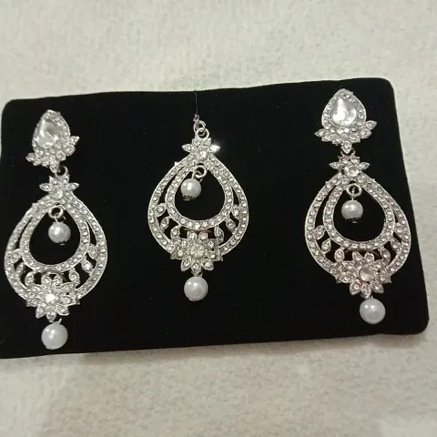 Beautiful Attractive Mang Tikka & Earrings Set