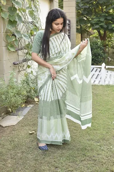 Trendy Printed Cotton Sarees With Blouse