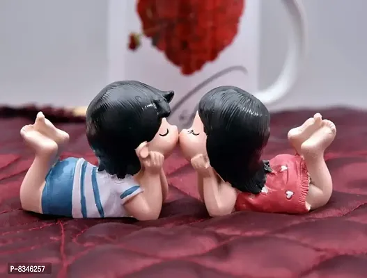 Valentine Gift Magnetic Romanic Kissing Couple showpiece/Cute Love Couple for Husband/Boyfriend Valentne Gift (8 cm)-thumb0