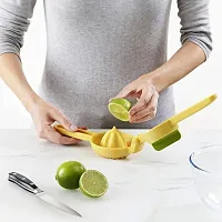 Manual Squeeze and Twist Hand Juicer-thumb4