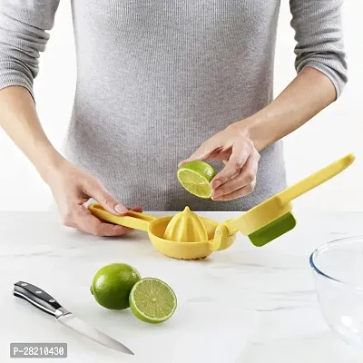 Manual Squeeze and Twist Hand Juicer-thumb5