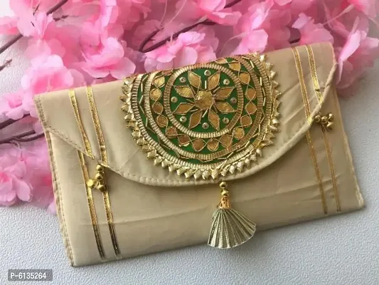 Womenand#39;s Fancy Clutch