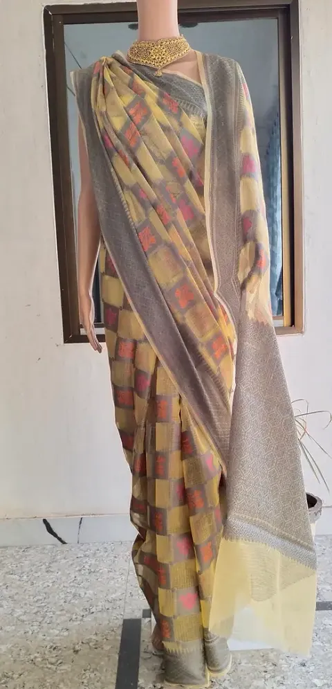 Must Have Silk Blend Saree with Blouse piece 