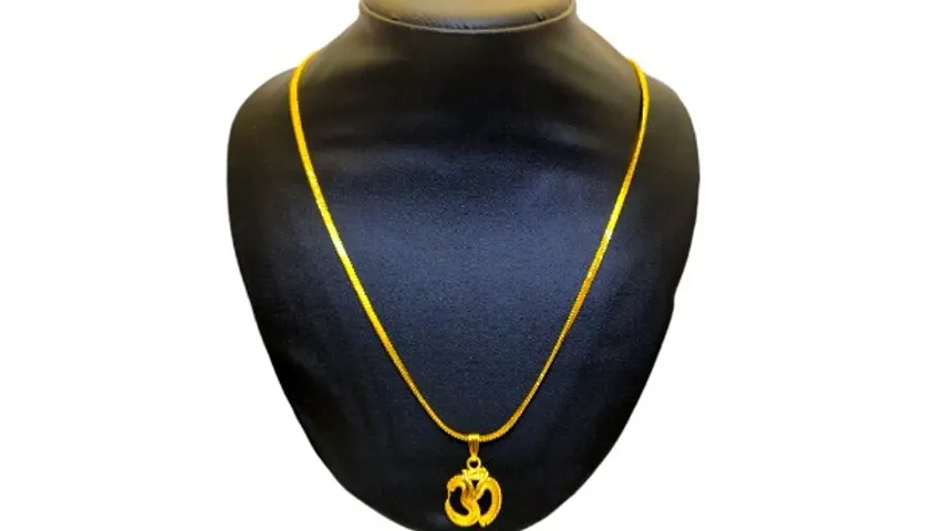 Traditional Gold-Plated Pendant Chain Set