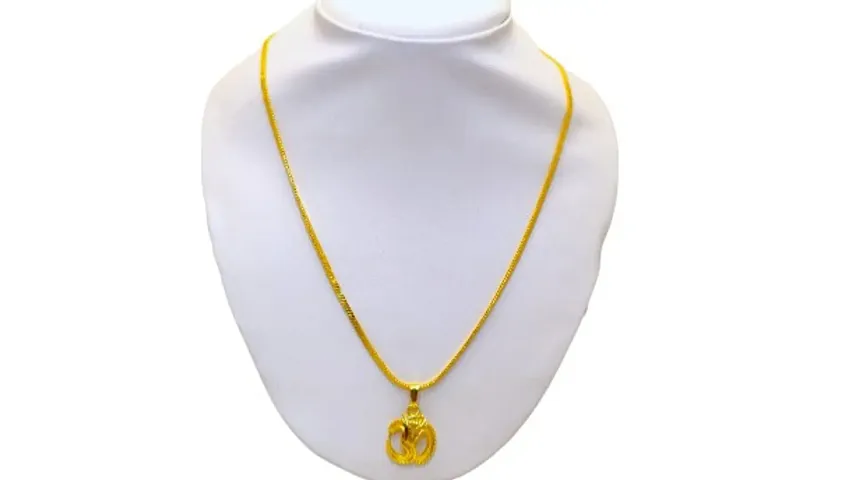 Traditional Gold-Plated Pendant Chain Set