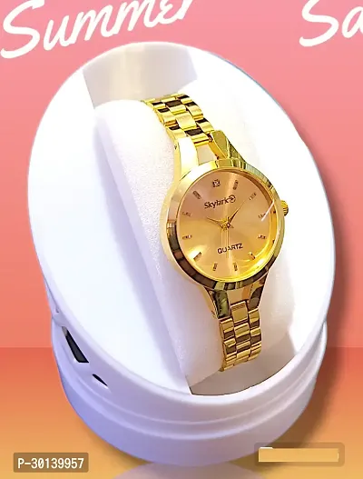 Fresh Arrival Golden Plated Small Round Dial Bracelet Gold Design Watch