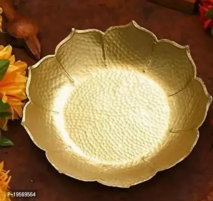 Decorative Scallop Golden Urli Beautiful Handcrafted Lotus Urli Bowl for Diwali Decorative Bowl for Floating Flowers and Tea Light Candles Home