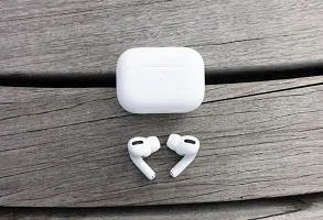 Apple AirPods Pro (1st Generation) with MagSafe Charging Case-thumb3