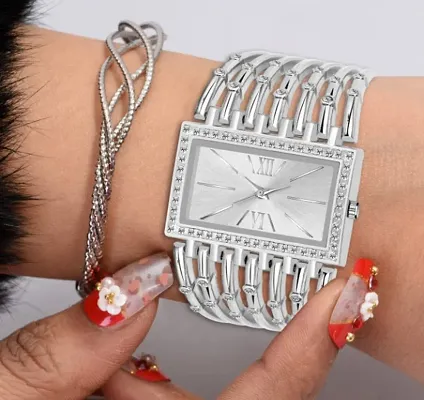 BuySend Multicolour Bracelet Watch For Women Online FNP
