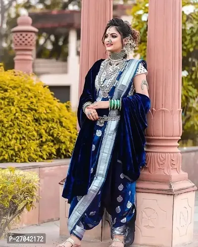 Sttylish Women Silk Blend Saree with Blouse Piece-thumb0