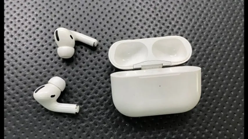 AirPods Pro in White: The Perfect Audio Solution for On-The-Go Lifestyles