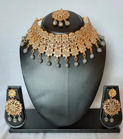 Latest Attractive Alloy Jewellery Set with Maang Tikka