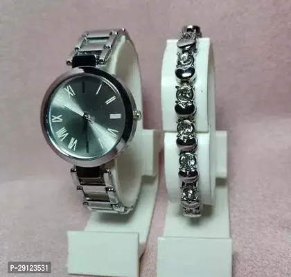 Stylish Silver Metal Analog Watch With Bracelet For Women