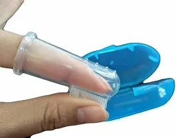 Baby finger brush made of silicone that comes with a hygiene case (transparent)-thumb1