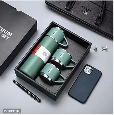 Vaccum flask with cups set