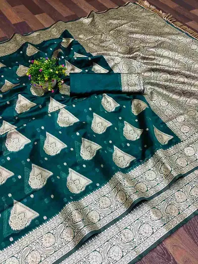 Alluring Silk Blend Saree with Blouse piece 