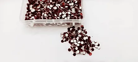 Sunaina Maroon Round Bindi Daily Use Simple Forehead Bindi For Women  Girls (Pack Of 100 Bindis in one Box)-thumb2