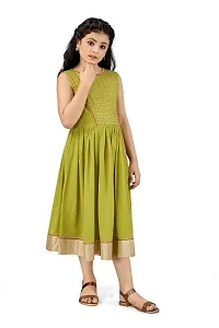 Fabulous Green Crepe Foil Print Knee Length Dresses For Girls-thumb3