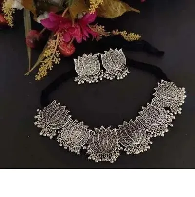 stylish lotus choker with earrings