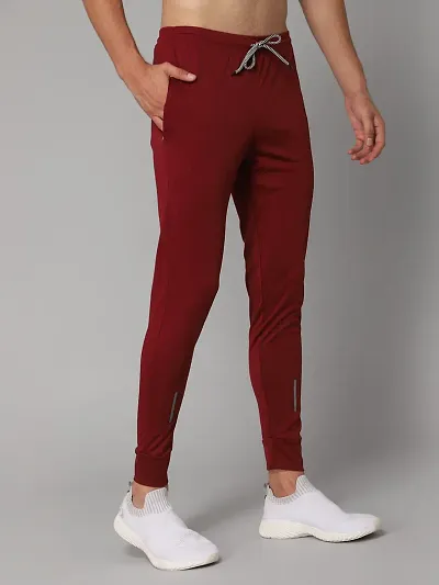 Must Have lycra blend track pants For Men 