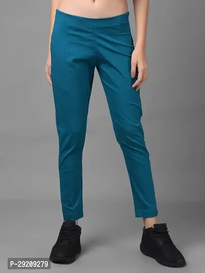 Stylish Green Cotton Blend Solid Mid-Rise Capris For Women