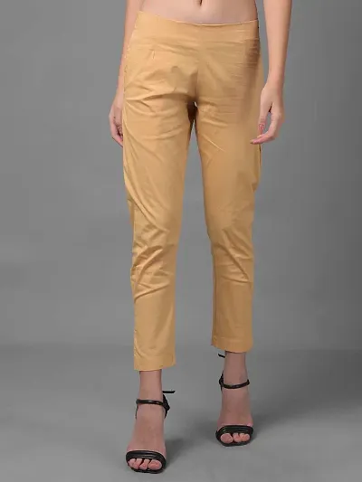 Stylish Blend Solid Mid-Rise Capris For Women