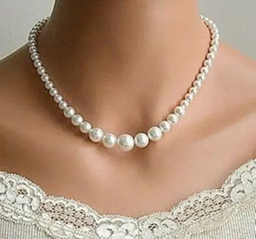 Stylish pearl necklace