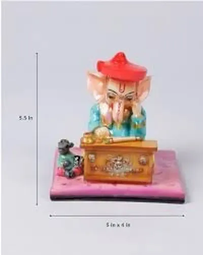 Hot Selling Showpieces & Figurines 
