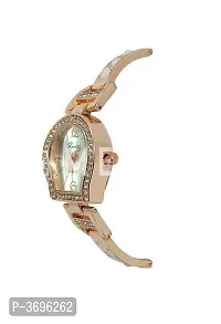 Women's Golden Analog Watch With Metal Strap-thumb1