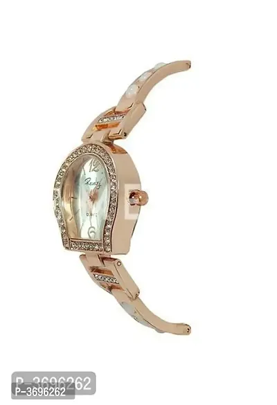 Women's Golden Analog Watch With Metal Strap-thumb2