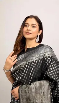 Stylish Black Silk Blend Saree With Blouse Piece For Women-thumb2