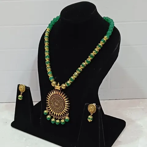 coloured jewelry set