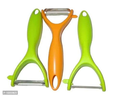 MULTI COLOURED 3 PIECE OF VEGITABLE AND FRUIT PEELER