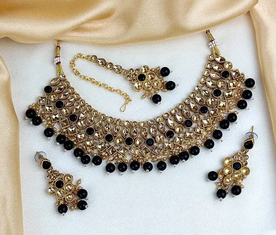 Women Stylish Alloy Necklace with Earrings Set