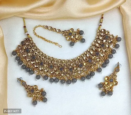 Women Stylish Alloy Necklace with Earrings Set