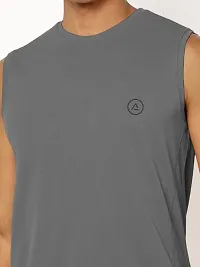 Rad prix Men Grey Solid Crew Neck Sports T-Shirt-thumb1