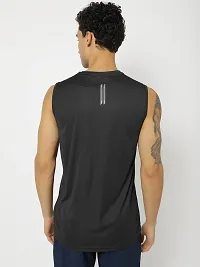 Rad prix Men Black Textured Sleeveless Sports T-Shirt-thumb2