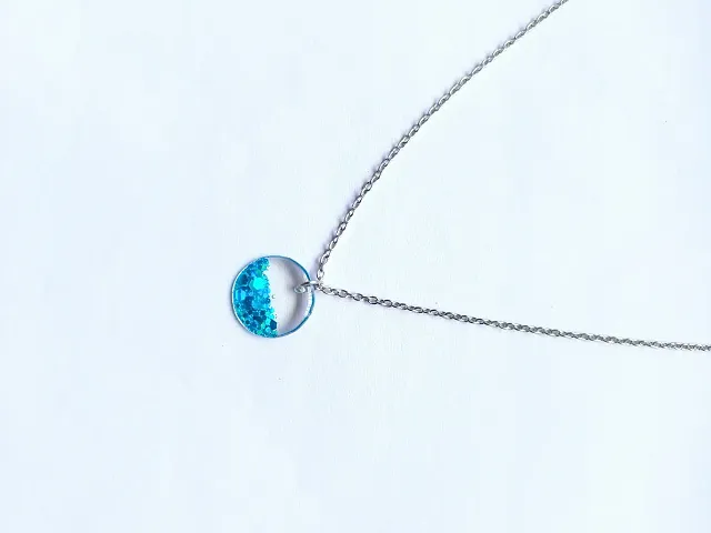 Shimmering Resin Pendant And Chain For Women