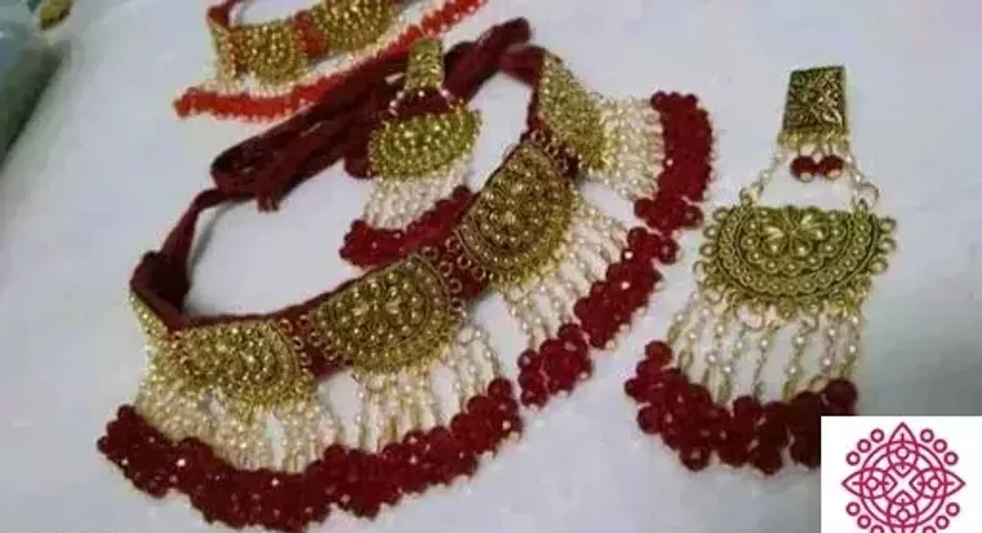 Women Stylish Jewellery Set