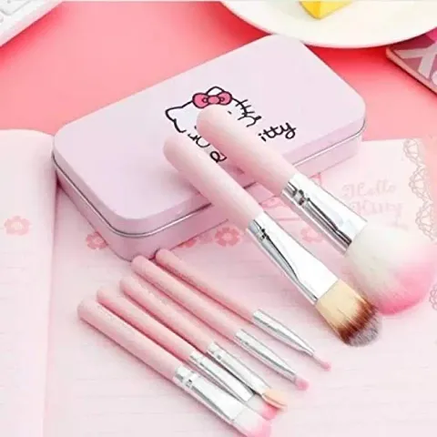 Trendy Makeup Brush With Makeup Essential