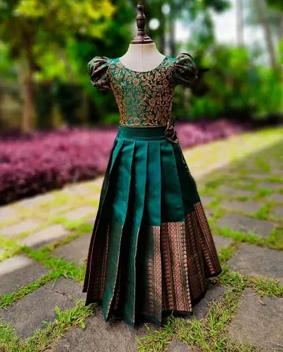 Beautiful Jaquard Lehenga Cholis 