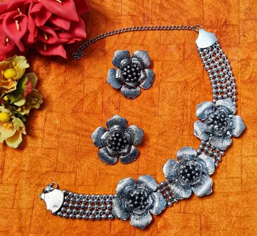 Beautiful Floral Design Necklace Earrings