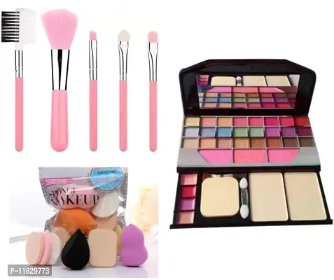 MAKEUP KIT WITH MAKEUP BRUSHES AND MAKEUP PUFFS AND BLANDER PACK