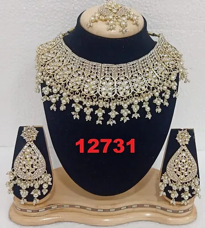 Bridal Style Choker Set With Earrings Mangtikka