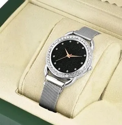 Fashionable Metal Analog Watches For Women
