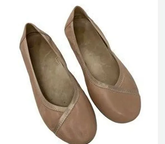 Stylish Synthetic Suede Self Design Pumps For Women