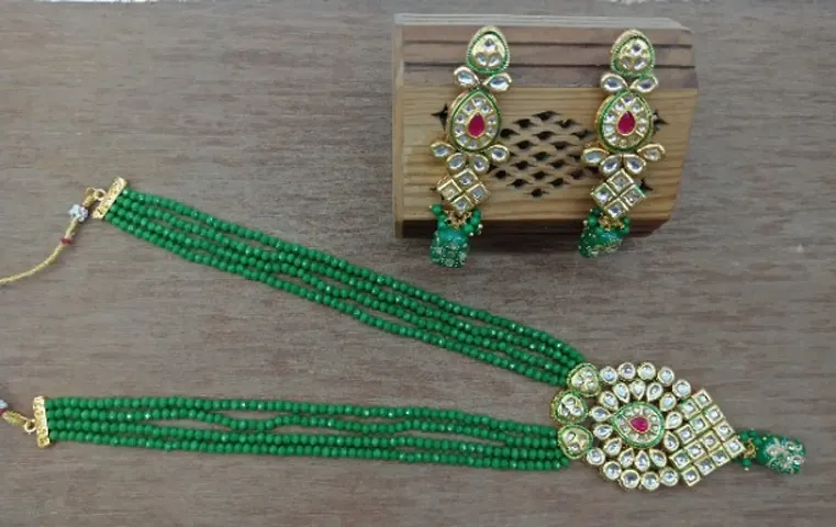 Stylish Kundan Choker Jewellery Set