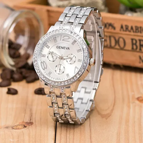 Stylish And Trendy Amazing Metal Analog Watches For Women